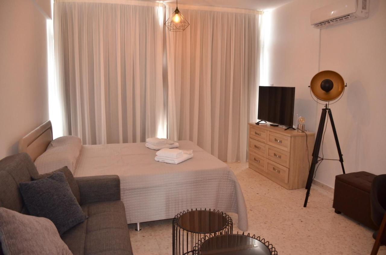 Almyria Apartments - By Imh Travel & Tours Paphos Exteriér fotografie